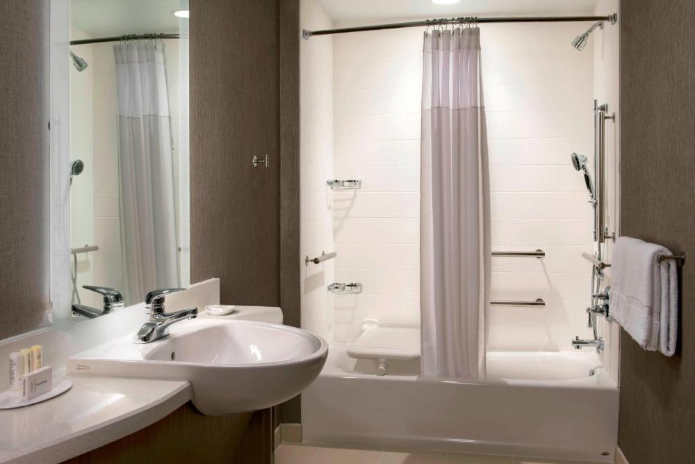 King Suite with Sofa Bed and Adapted Tub - Mobility Accessible interior